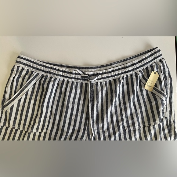 NWT 3XL St. John’s Bay Pin Stripe Short. - Picture 4 of 5